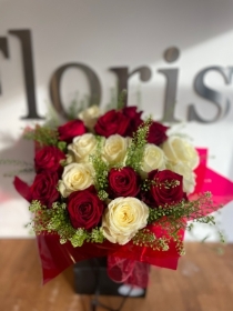 18 rose hand tied red and white